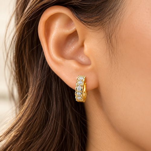 Aretes Huggie Dorados con Circones 1.3 cm – Baño de Rodio